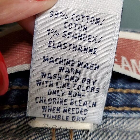 Gap denim mini skirt, size 10. 5 pockets. Wear any place skirt. Mini fun - Picture 8 of 8